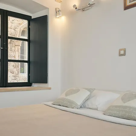 B17 Apartment